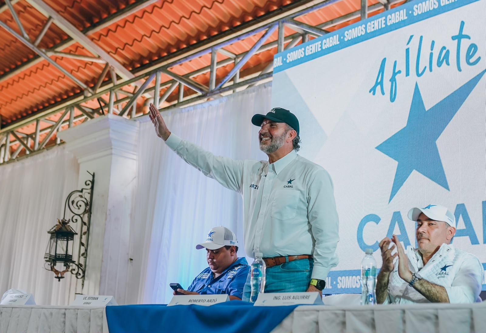 Saludo a simpatizantes